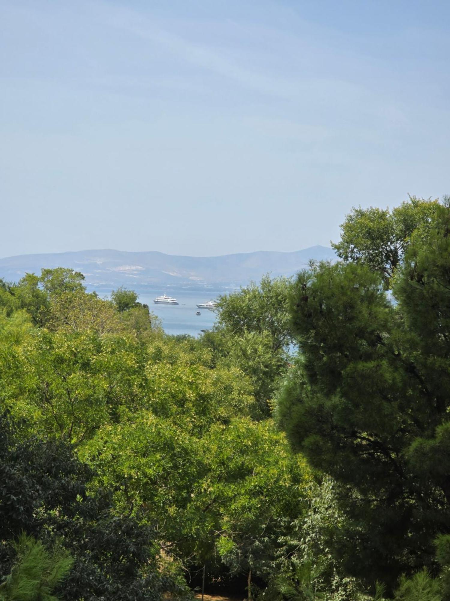 Blue Sea View Split